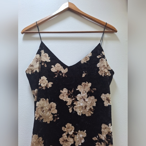 Velvet dress - Picture 5 of 8